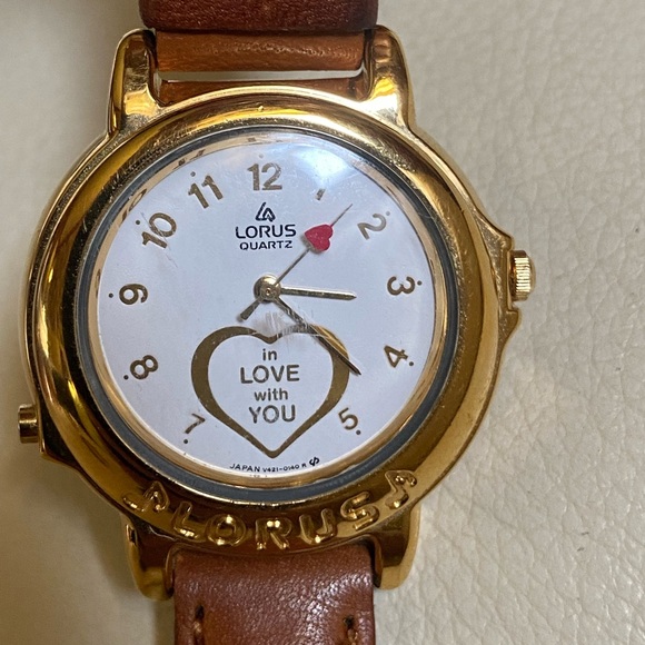 Vintage Musical Lorus Disney Watch Plays Beatles Song 'I Want To Hold Your Hand - Picture 12 of 17